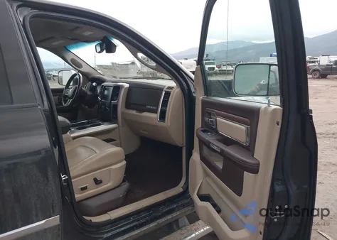 2016 Ram 2500 Laramie z USA, uszkodzony, nr VIN 3C6UR5FL2GG297730